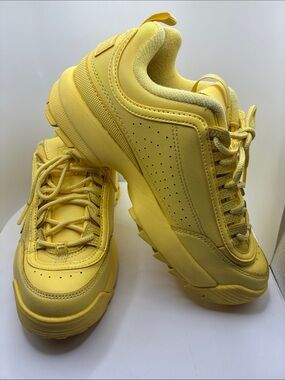FILA WOMANS PREMIUM VERSATILE FASHION SNEAKER/YELLOWSIZE 7/ HEAVY CUSHION INSOLE